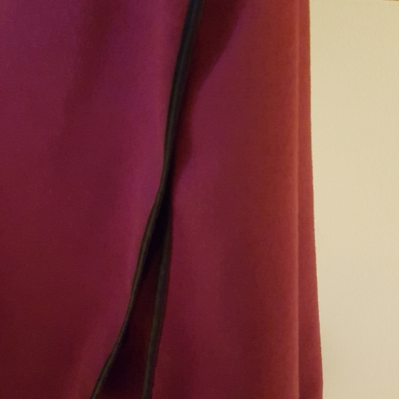 Red cape jacket - Picture 2 of 2